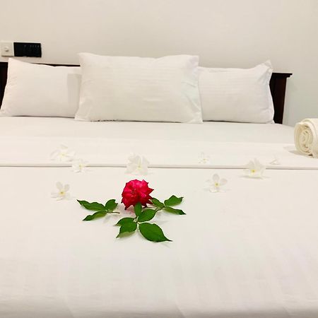 Kavin Beach Hotel ヒッカドゥワ エクステリア 写真
