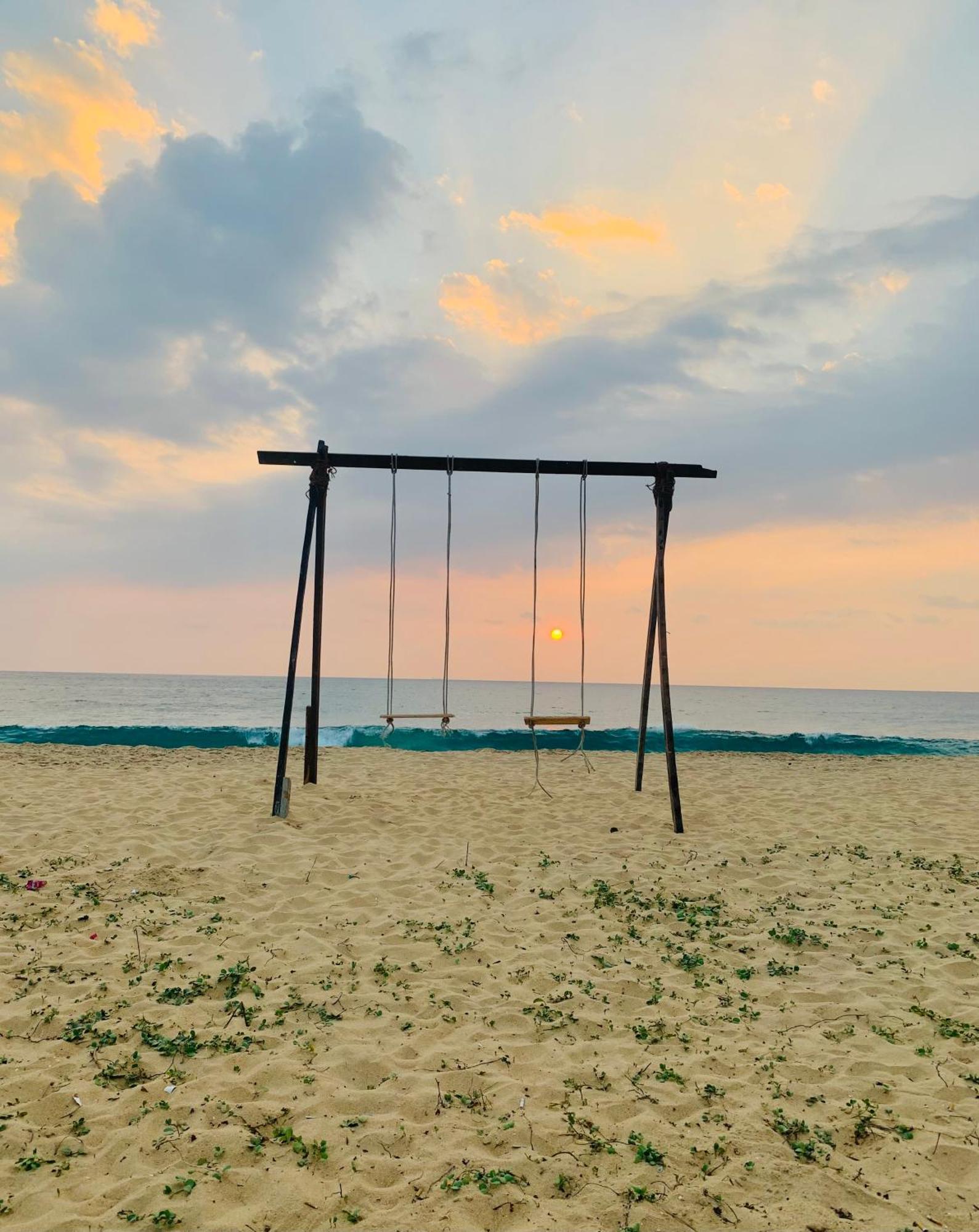 Kavin Beach Hotel ヒッカドゥワ エクステリア 写真
